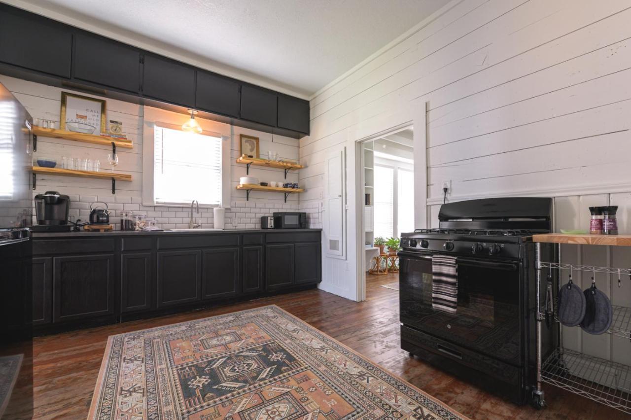 Restored 1930S Uptown Bungalow 2 Min. To Magnolia 韦科 外观 照片