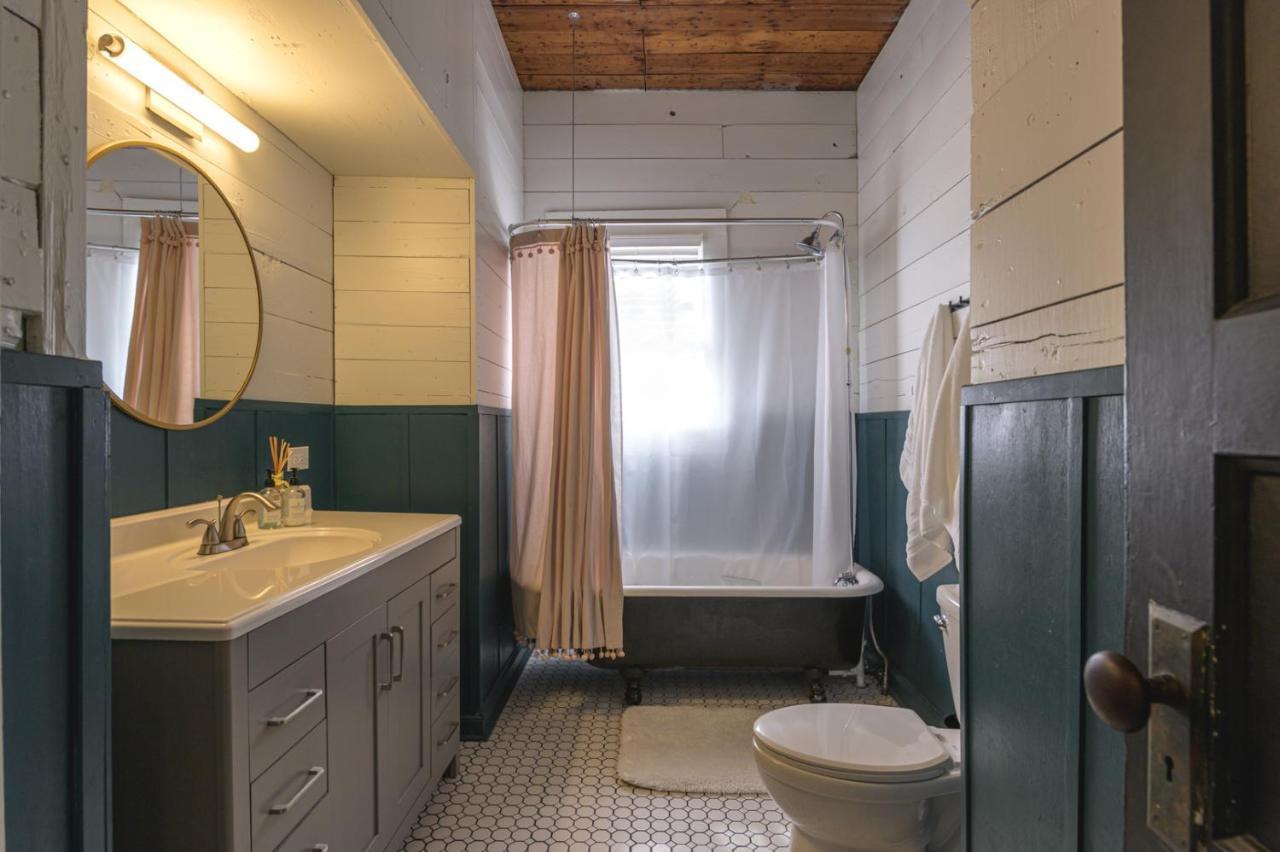 Restored 1930S Uptown Bungalow 2 Min. To Magnolia 韦科 外观 照片